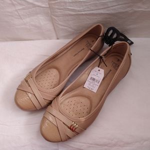 Women's flat slides size 6 NWT